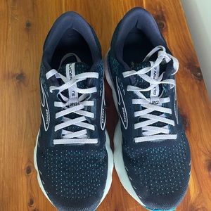 Brooks Womens size 9 Glycerin 20 GTS Running Shoe in Peacoat.